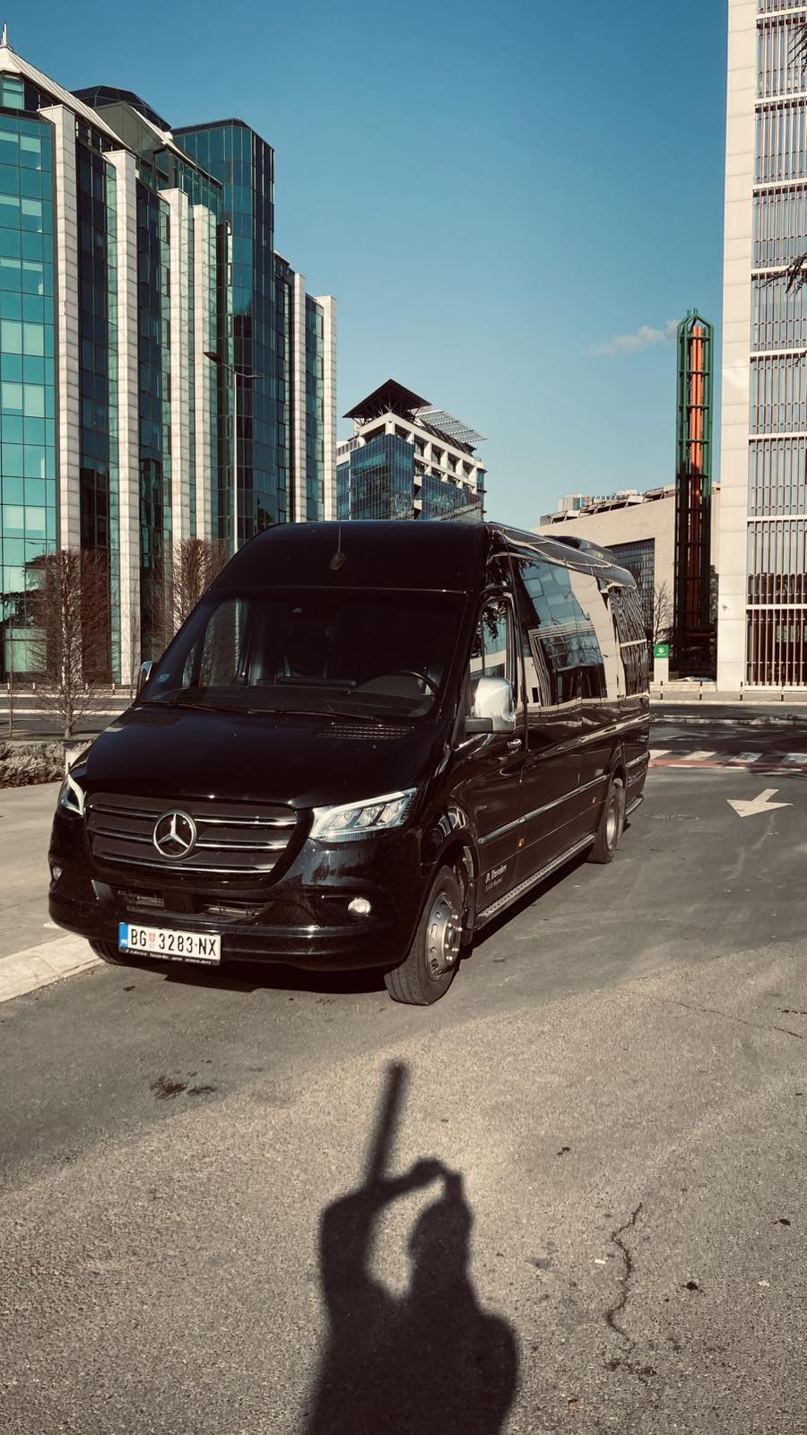 Crni Mercedes-Benz Sprinter u Beogradu